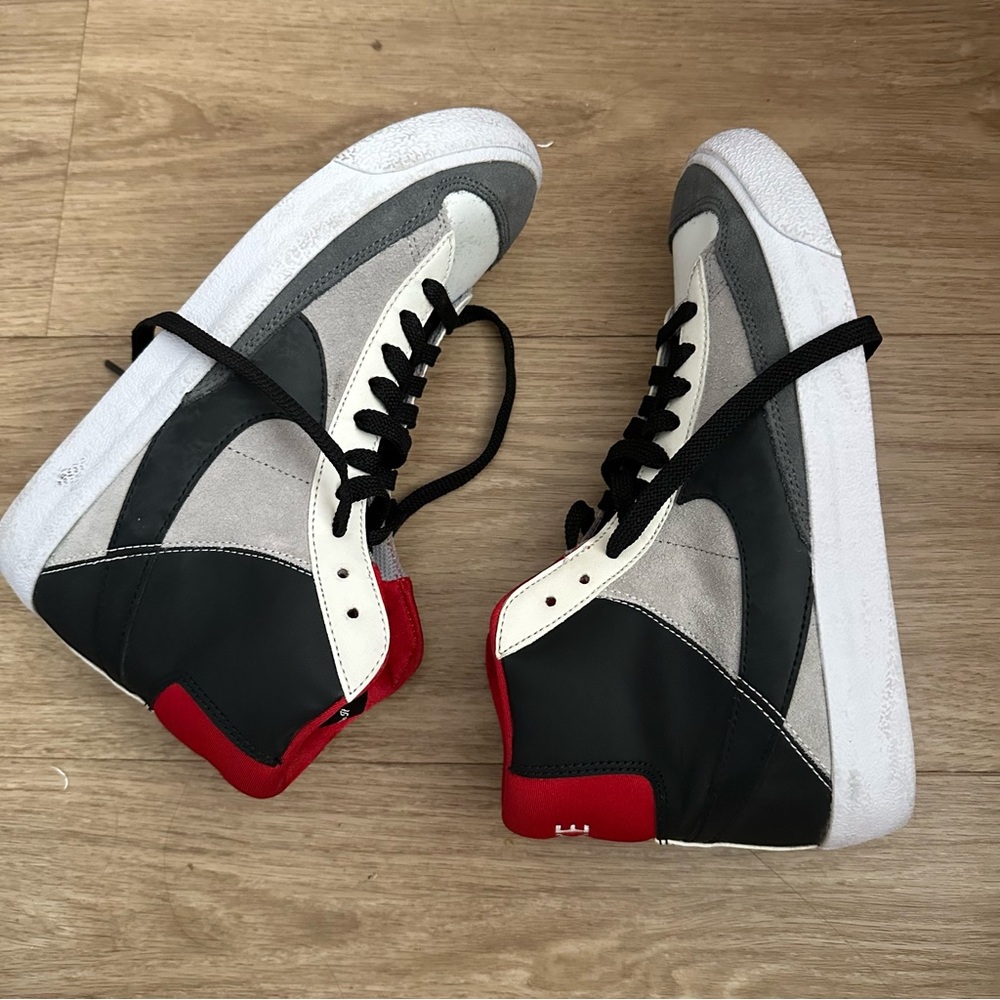 Nike youth Kids' Blazer Mid '77 High Top Sneaker sz 6y womens 8